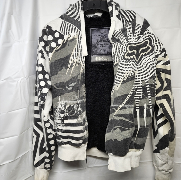 Fox Other - White and black Fox sasquatch hoodie medium